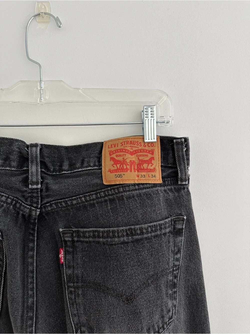 Levi's 505 Men's 33x34 Fade Black Jeans 100% Cotton Denim Straight Leg